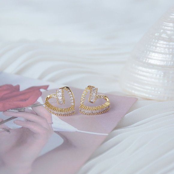 NEW 14K Gold Plated Diamond Heart Earrings a - Picture 3 of 7